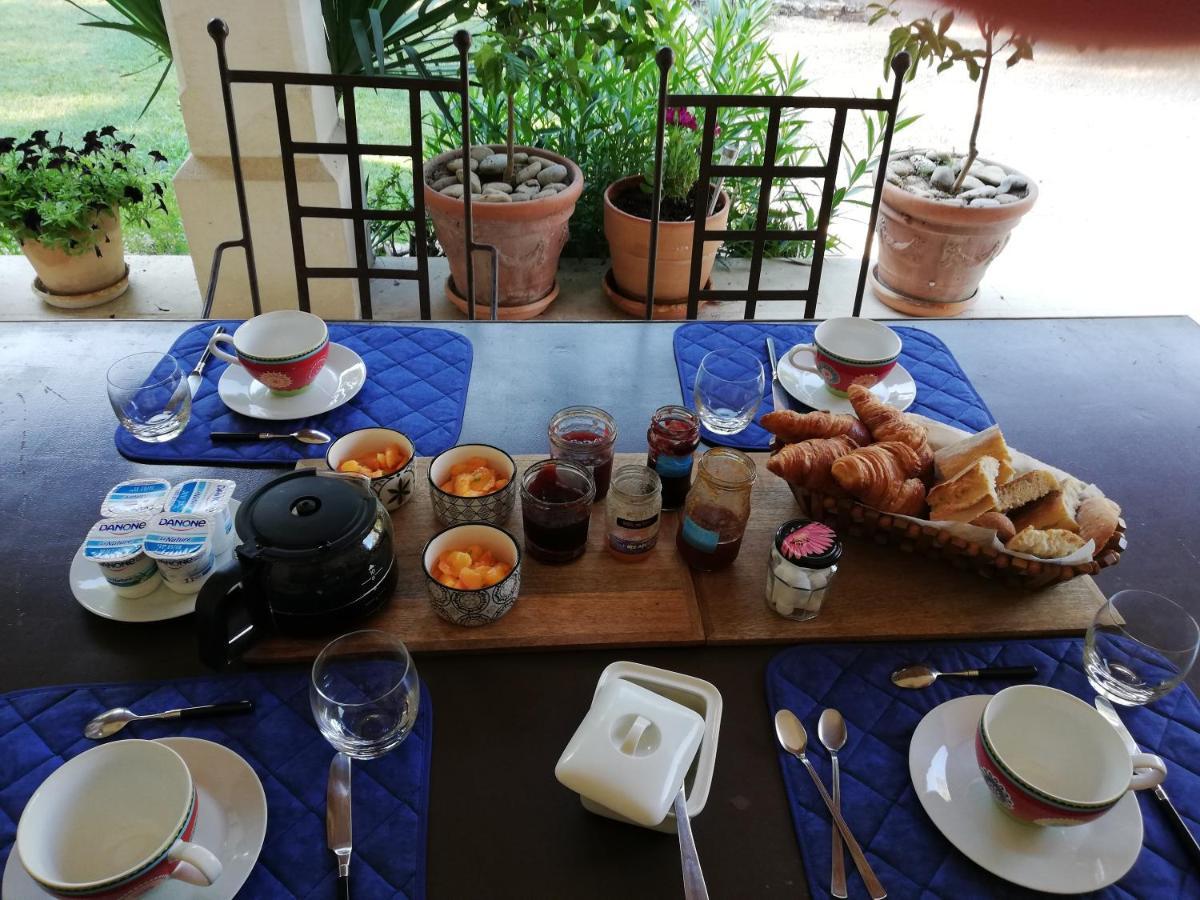 La Goutadou Bed & Breakfast Cabannes Екстериор снимка