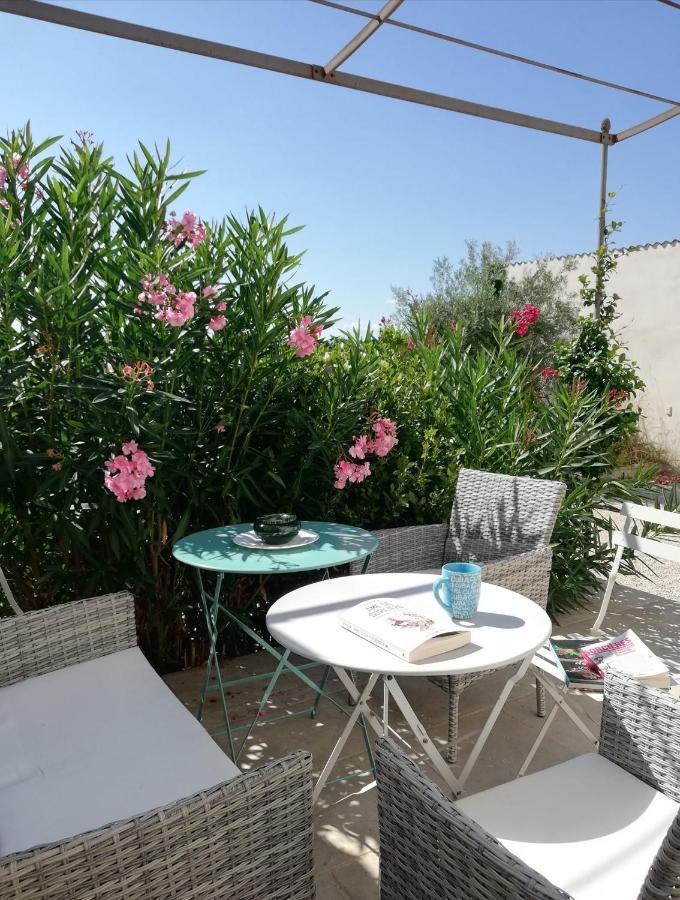 La Goutadou Bed & Breakfast Cabannes Екстериор снимка