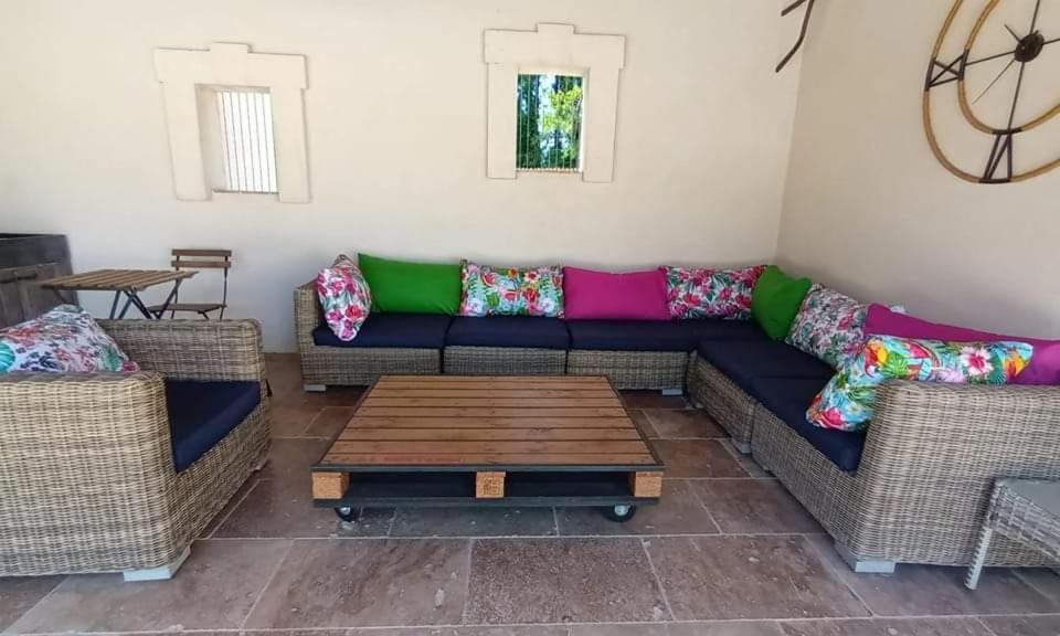 La Goutadou Bed & Breakfast Cabannes Екстериор снимка