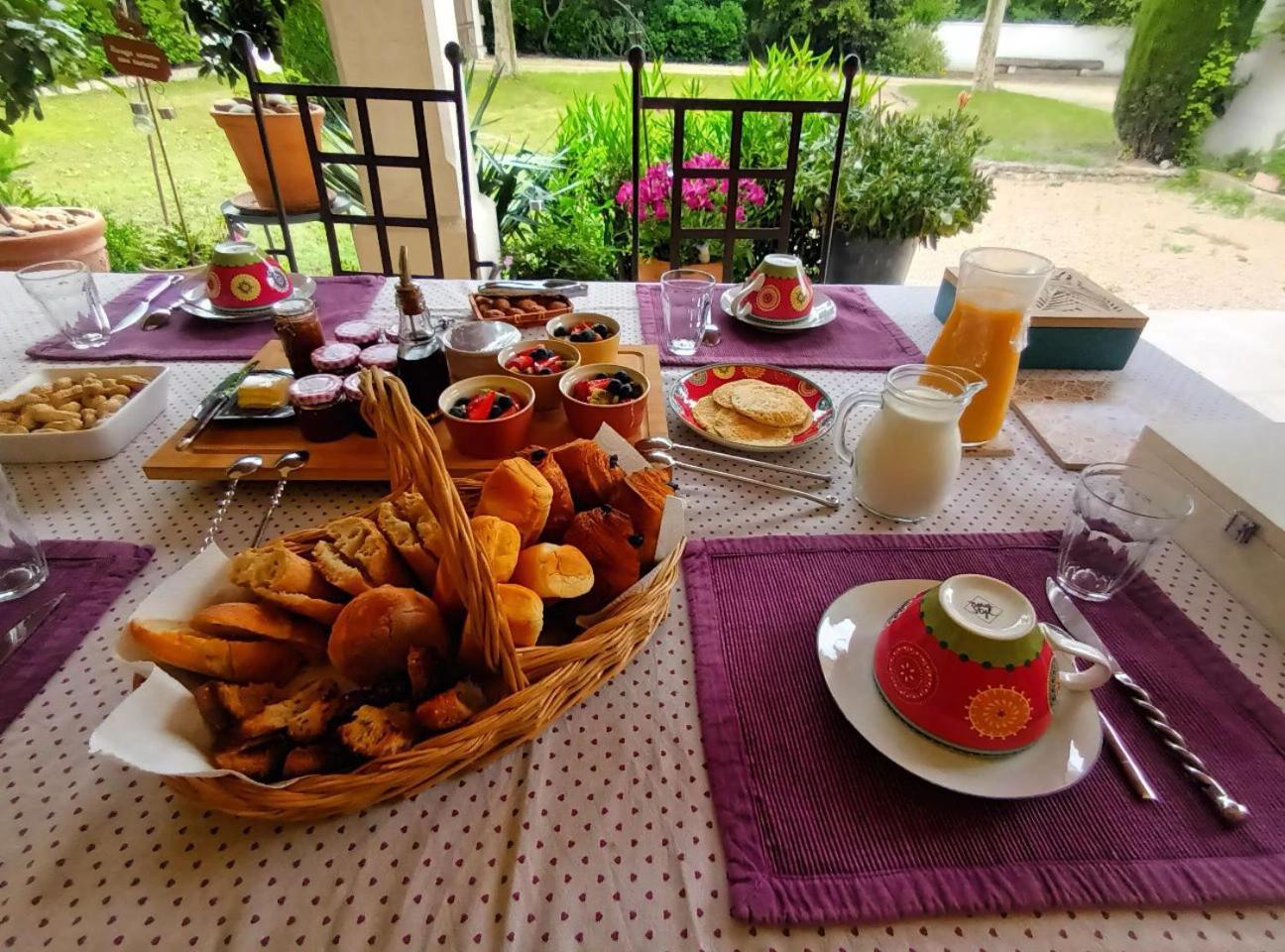 La Goutadou Bed & Breakfast Cabannes Екстериор снимка
